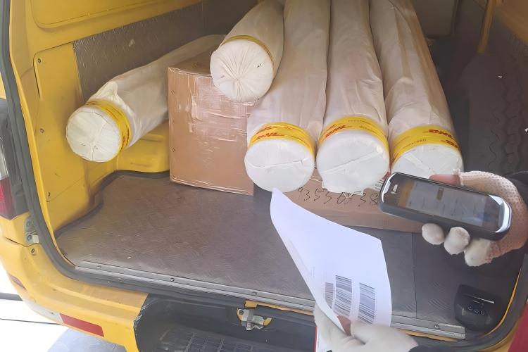 Penghantaran Fabrik Penapis Anti-Statik Gred Tinggi yang Berjaya kepada Pelanggan Bulgaria